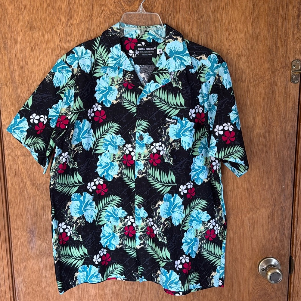🛍5 for $20 🛍️ Hawaiian style shirt by Moana fashion size small